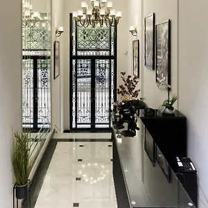 4* Hotel Maestro Address